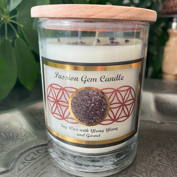 Soy Candle with Ylang Ylang and Garnet - Picture 5 of 5